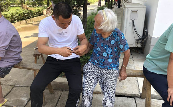 愛滿福利院，湖北昌利員工端午節(jié)前送溫暖