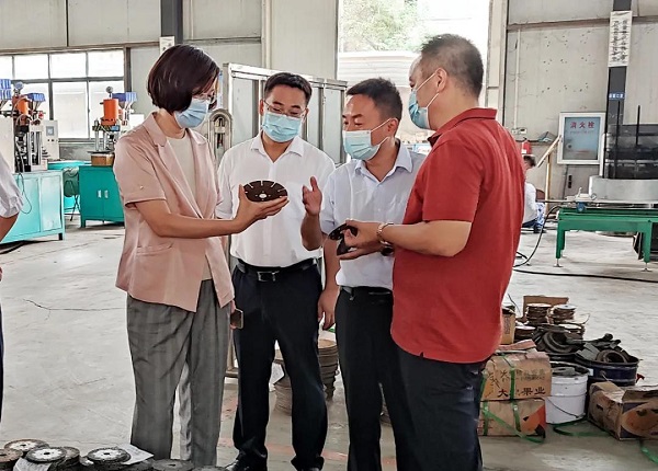 鄂州市委常委、統(tǒng)戰(zhàn)部部長鄒霞一行蒞臨昌利公司調(diào)研指導(dǎo)