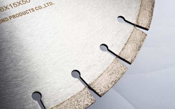 花崗石鋸片的這些使用細(xì)節(jié)，不注意將會影響花崗石切割的平整度!