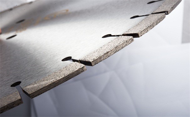 對混凝土鋸片進行研磨，需要注意什么?