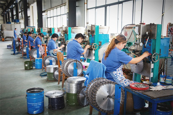 選擇切瓷磚不崩邊的切割片，其實選擇好廠家更重要！