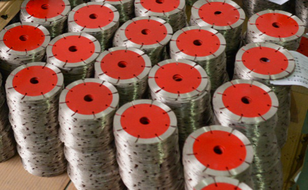 金剛石小鋸片加工操作中應(yīng)注意的問(wèn)題！