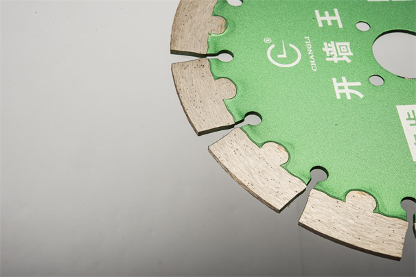 墻槽切割片在鋸切時會出現(xiàn)哪些磨損現(xiàn)象呢？