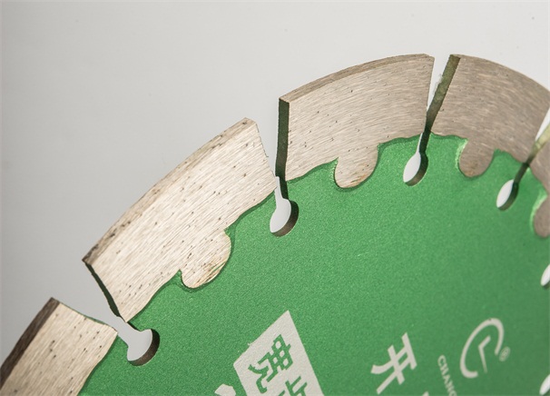 如何提高開槽切割片刀頭金剛石的把持力呢？