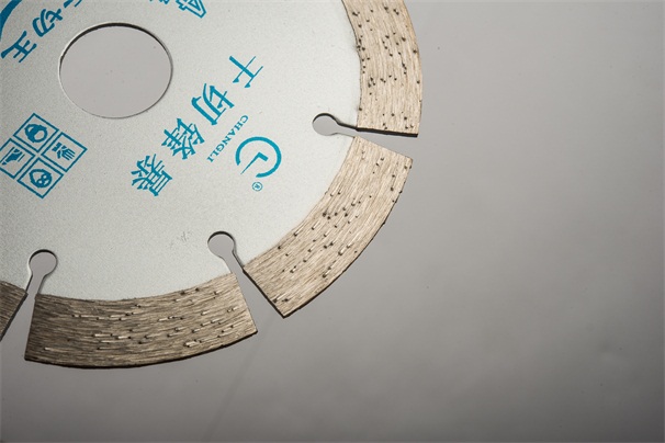 石材鋸片在不同的應(yīng)用階段應(yīng)該使用哪些石材機(jī)械呢？