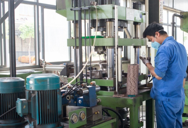 石材切割片廠家為什么要選擇選用預(yù)合金胎體金屬粉粉末？