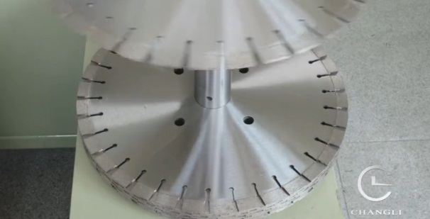 石材切割片加工的人造石有哪些常見(jiàn)病癥清除方法呢？