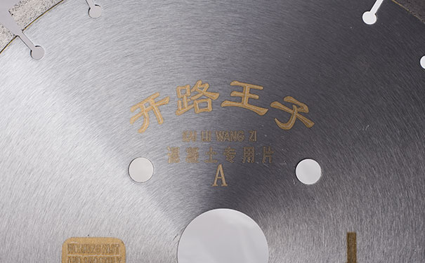 國內(nèi)石材加工鋸片基體規(guī)格從200mm開始，最大達(dá)到3500 mm