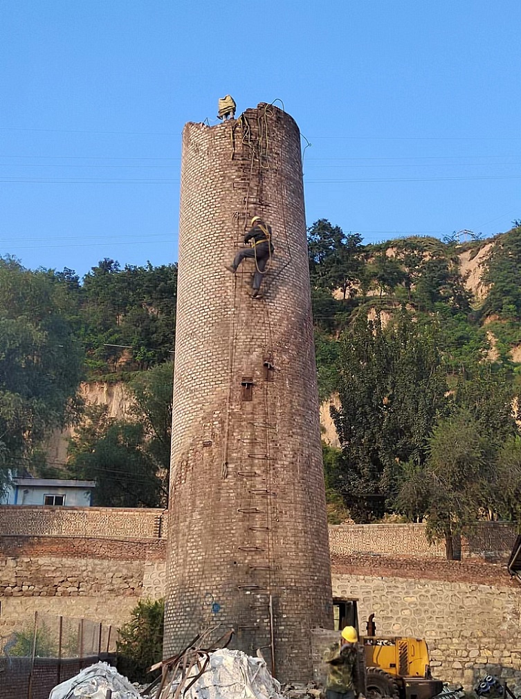 貴州煙囪拆除公司安全拆除實施技術介紹